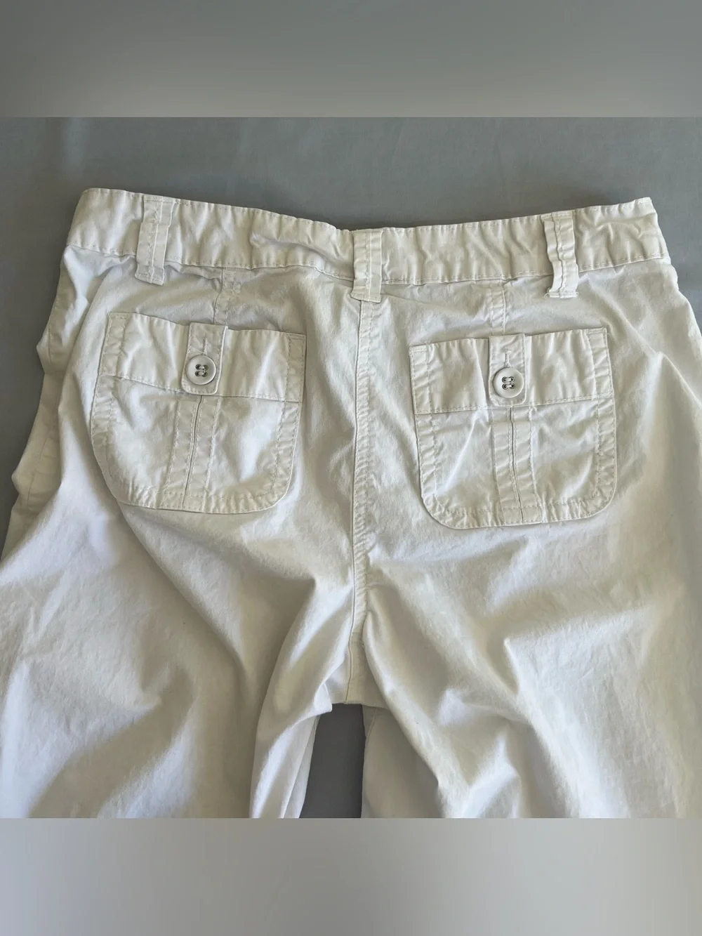 Petite Sophisticate White Capris with Button Flaps - Size 6P